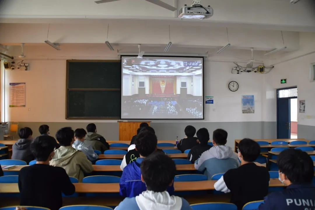 2022年我校團員青年收聽收看慶祝中國共産主義青年團成立100周年大會現場直播—電子信息與傳媒學院分會場