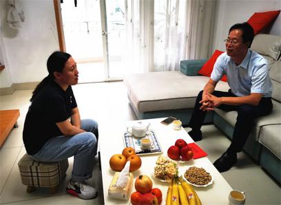 校領導慰問援疆教師家屬