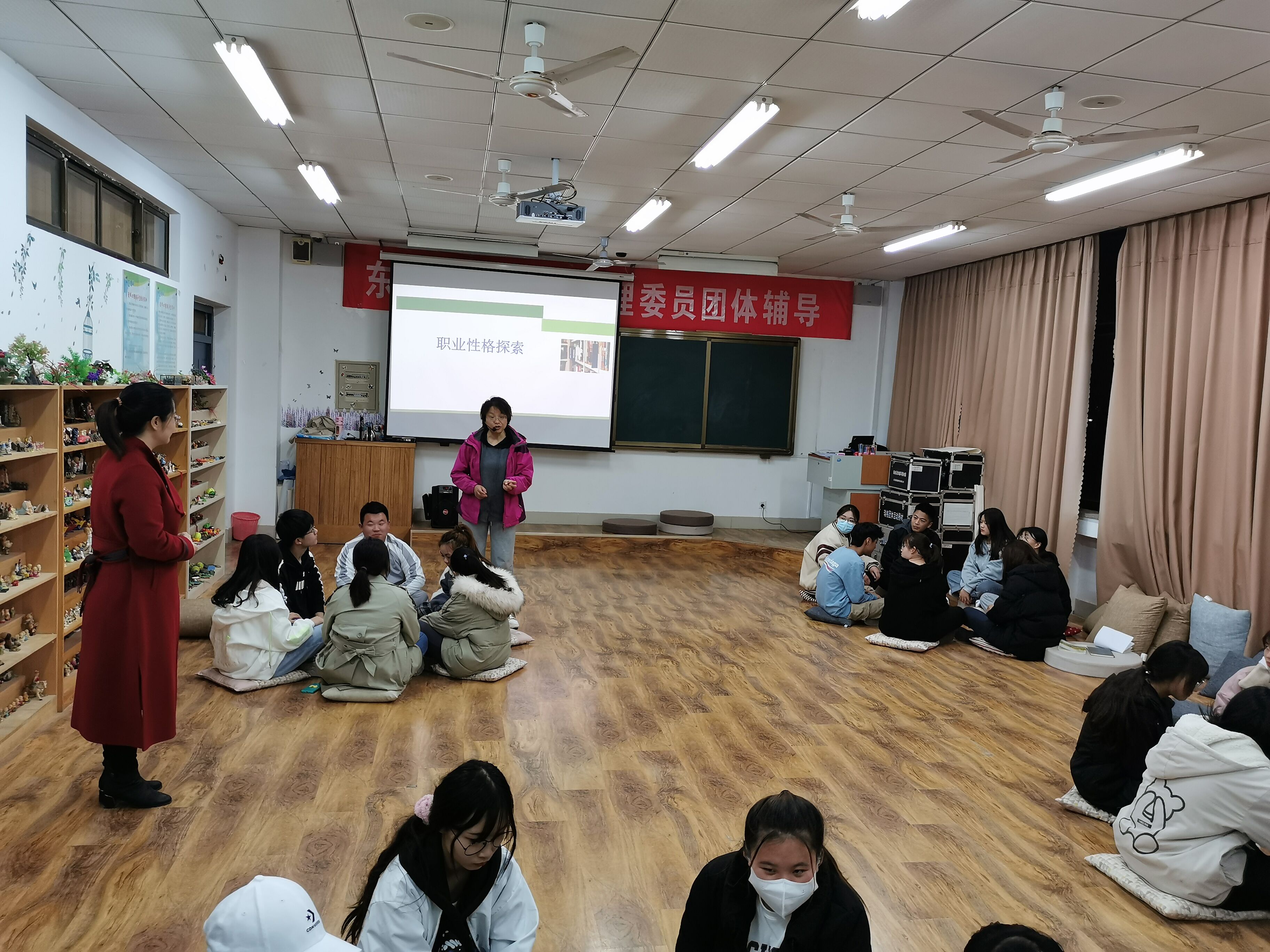 建築與環境工程學院聯合會計學院舉辦“英雄之旅”社團活動 (3).jpg